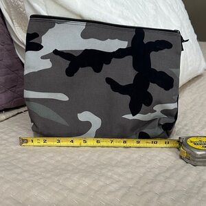 Thirty One Camouflage cosmetic Bag